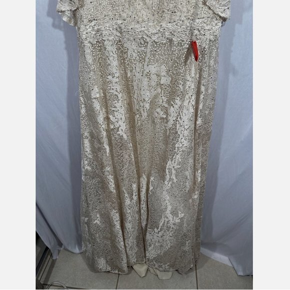 NWT $798 Mac Duggal [ 18 ] Embroidered Flutter Sleeve V-Neck Gown‎ Ivory #S738 - Picture 11 of 16